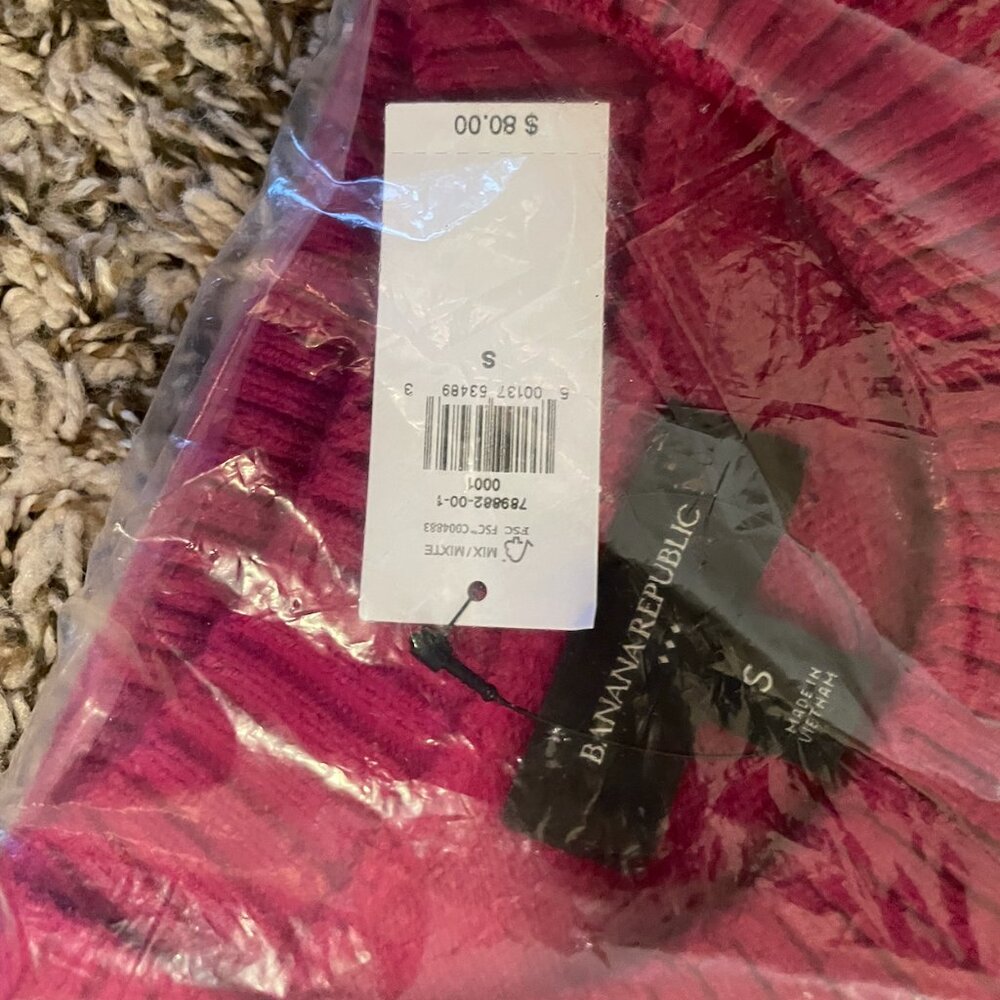 NWT BANANA REPUBLIC PERFECTLY SOFT CREW-NECK SWEATER--SMALL--PINK--IN PACKAGING - Picture 4 of 5